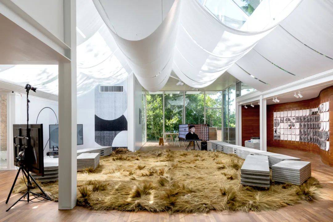 沉浸式体验：数字化展厅设计如何重塑未来展览，打造品牌记忆新高地